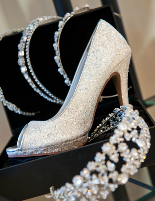 Wedding accessories, shoes, and hairpieces